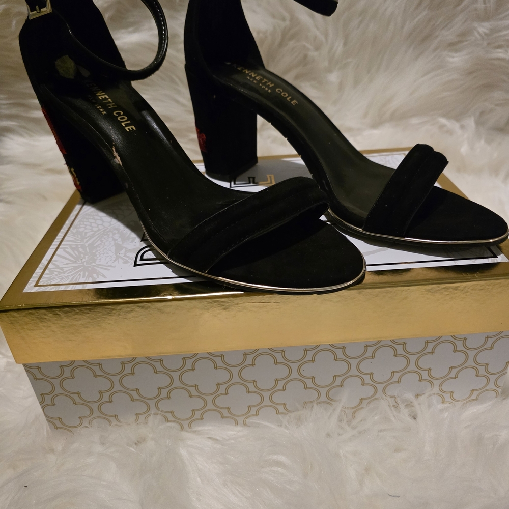 Kenneth Cole Elegant Black Heels with Gold Trim